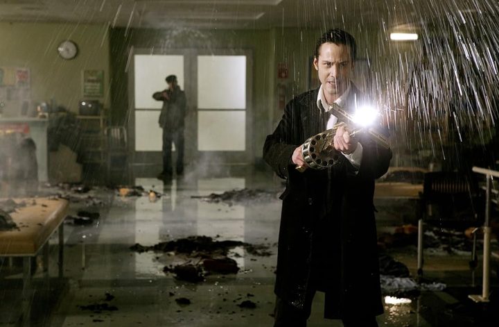 《康斯坦汀：驅魔神探》中的基努李維與西亞李畢福